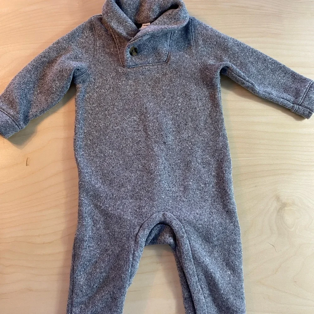 Old Navy One Piece Body Suit size 18-24 months (DE)